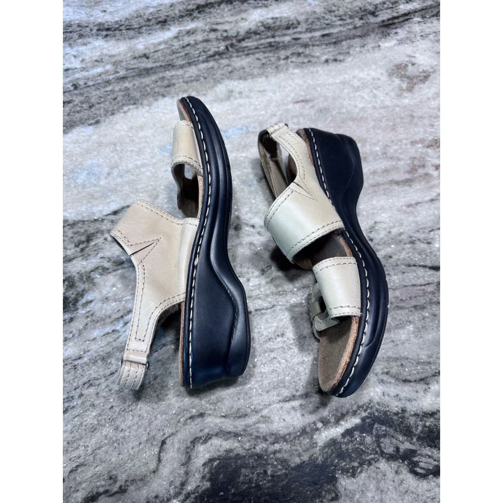 Clarks Sandals Leather Grommet Beige 8M Comfort Boho Casual Summer Slingback